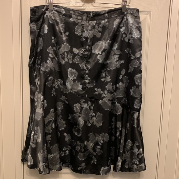 Encore Flair Skirt - Picture 3 of 5